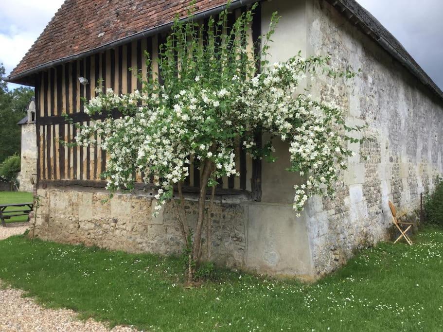 La Ferme Du Chateau Fauguernon Exterior photo